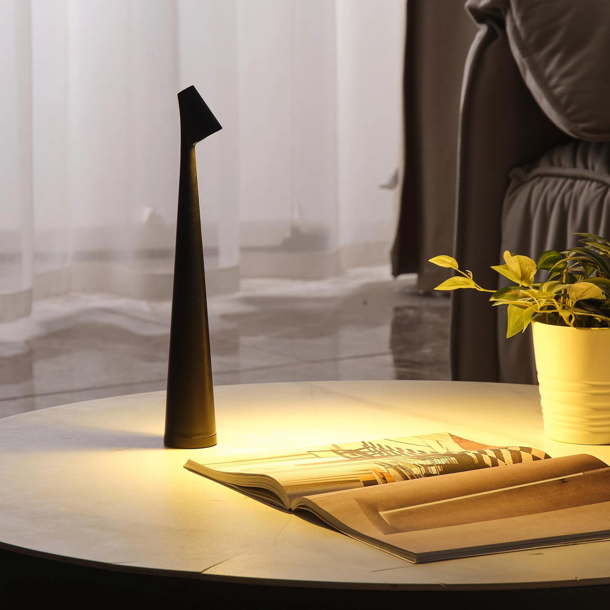 Designer'S Table Lamp Vertical Pole Overlooking Design Light Luxury Desk Lamp USB Charging Atmosphere Lamp Bedroom Bedside Lamp